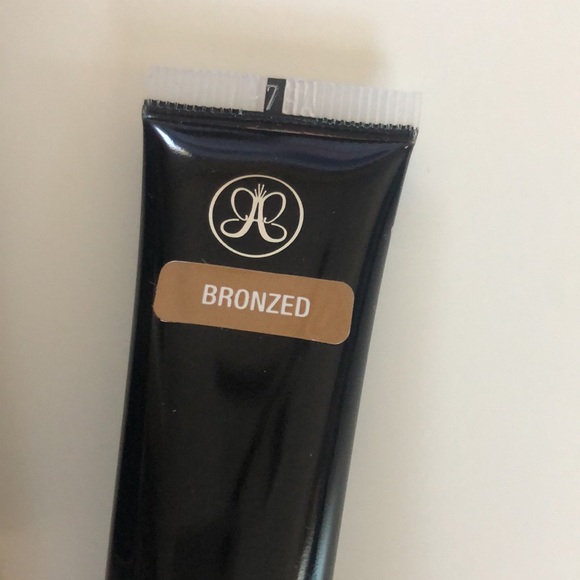 Anastasia, Beverly Hills liquid glow highlighter in bronzed - Picture 3 of 4